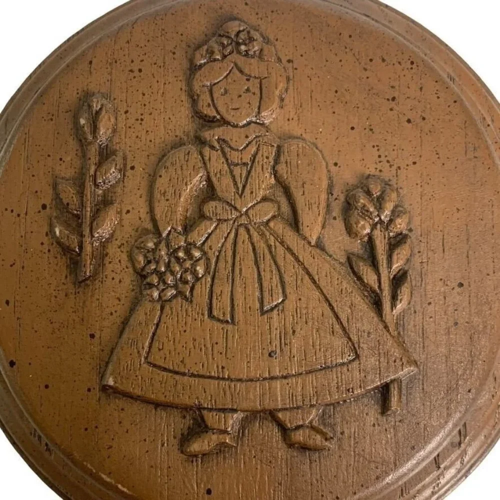 Vintage‎ Midcentury Key Hideaway Wall Mounted Milk Maid Folk Art Kitsch Resin 6
